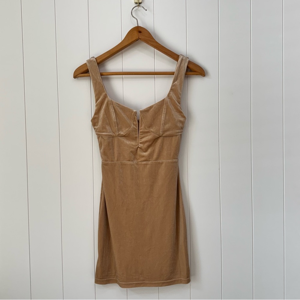 superdown Chiara Plunging Velvet Mini Bodycon Dress in Champagne Nude Size XS - Picture 12 of 13